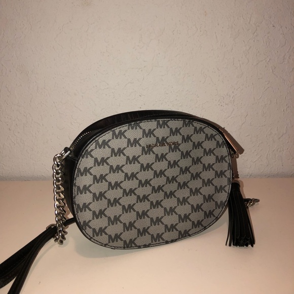 Michael Kor’s bag - Picture 3 of 4